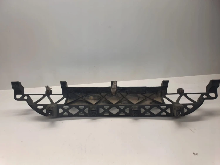 ŚLIZG ZDERZAKA TYLNEGO AUDI Q7 4L0807329