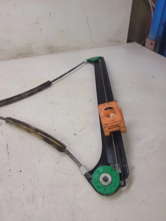 MECHANIZM SZYBY LEWY PRZÓD AUDI A3 3D 8P3837461A
