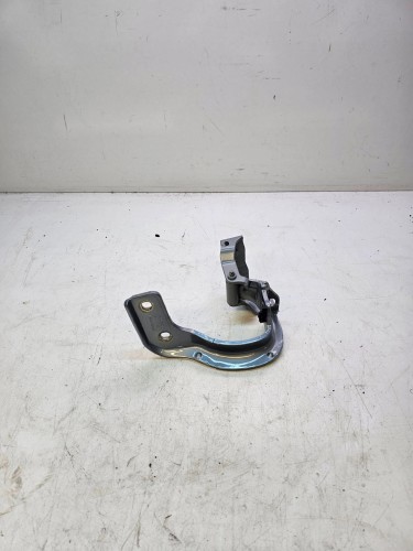ZAWIAS TYLNEJ KLAPY LEWY AUDI Q5 8R0827299A