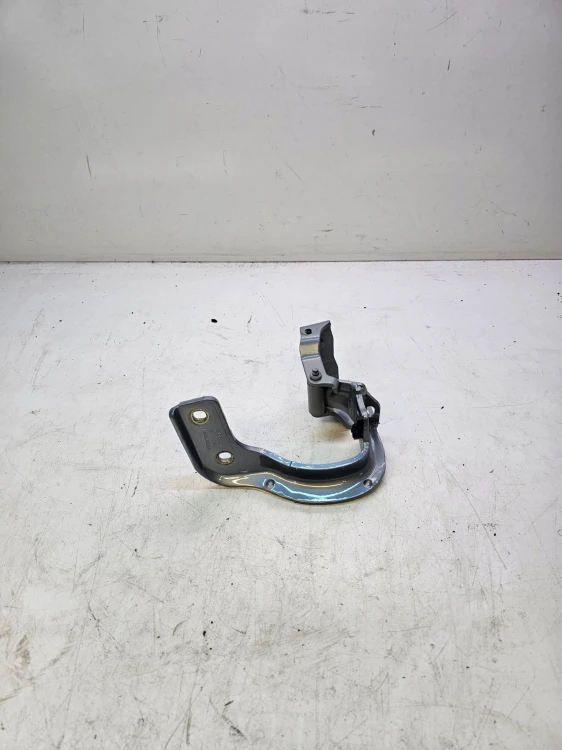 ZAWIAS TYLNEJ KLAPY LEWY AUDI Q5 8R0827299A
