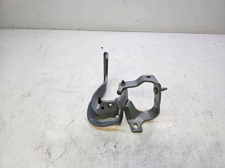 ZAWIAS TYLNEJ KLAPY LEWY AUDI Q5 8R0827299A