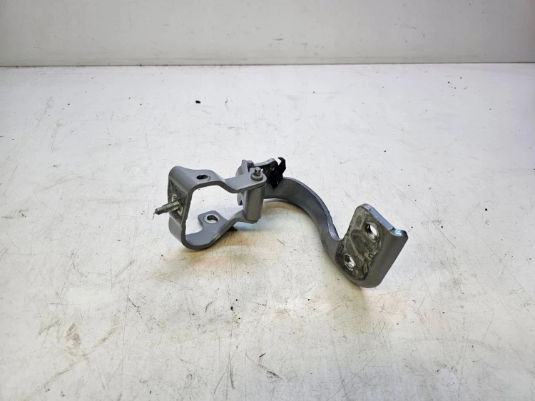 ZAWIAS TYLNEJ KLAPY LEWY AUDI Q5 8R0827299A