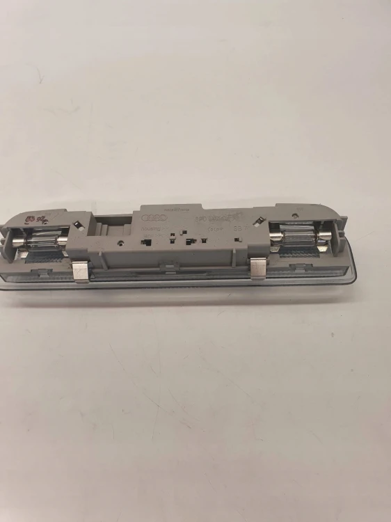 LAMPKA PODSUFITKI AUDI A3 8P LIFT 8P0947111A