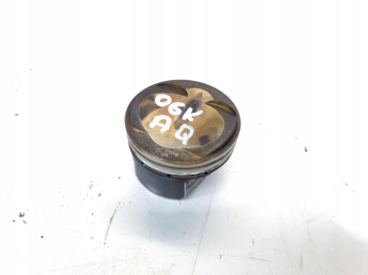 TŁOK AUDI A4 B9 A5 8W Q5 2.0 TFSI 06KAQ 82.420