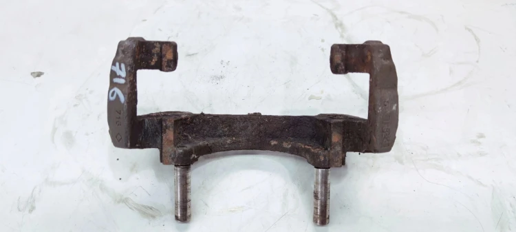 JARZMO ZACISKU PRZÓD LEWE LUB PRAWE AUDI A4 B7 A6 C6 716 POD TARCZĘ 320MM
