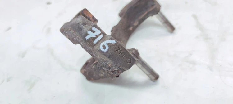 JARZMO ZACISKU PRZÓD LEWE LUB PRAWE AUDI A4 B7 A6 C6 716 POD TARCZĘ 320MM