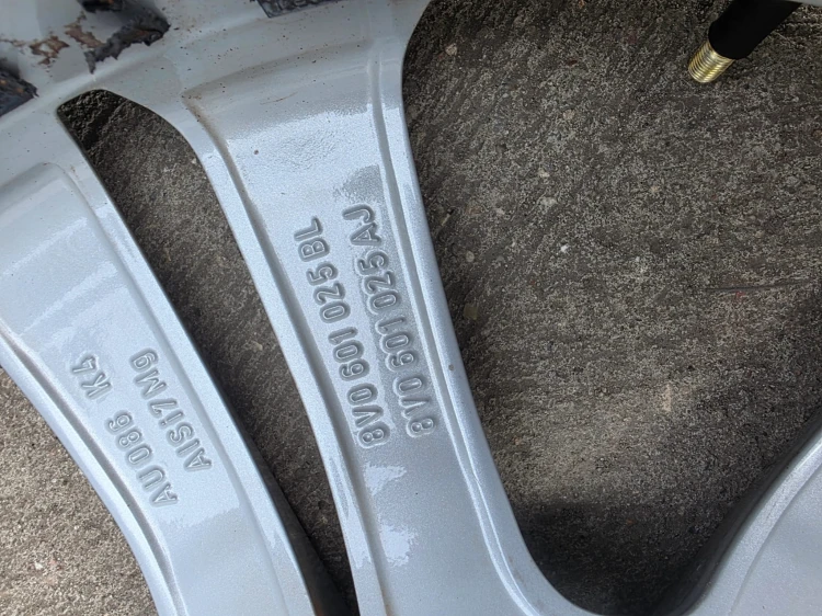 FELGA ALUMINIOWA AUDI A3 S3 8V VW SEAT 7.5J R18 ET51 8V0601025BL / AJ S9/26
