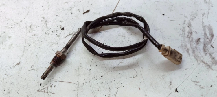 CZUJNIK TEMPERATURY SPALIN AUDI A4 A6 4G0906088AA