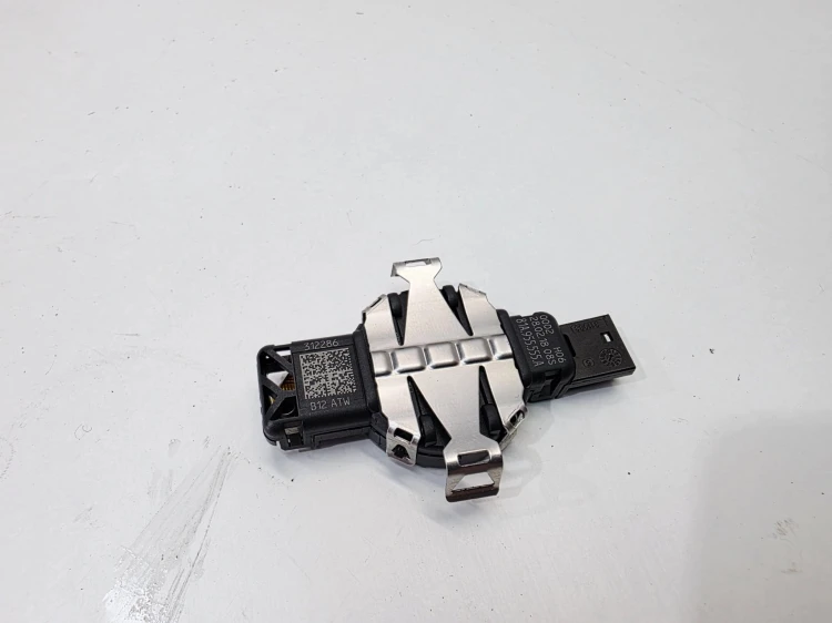 CZUJNIK SENSOR DESZCZU AUDI A4 B9 A5 Q5 FY 81A955555A