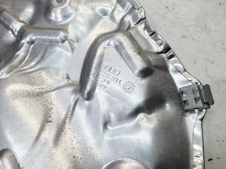OSŁONA TERMICZNA SILNIKA AUDI A4 B9 A5 2.0 TFSI 06L253243L