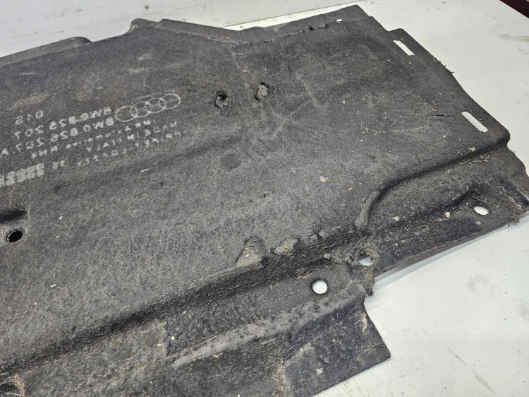 OSŁONA PODWOZIA LEWA AUDI A4 B9 A5 8W 8W0825207 1/26