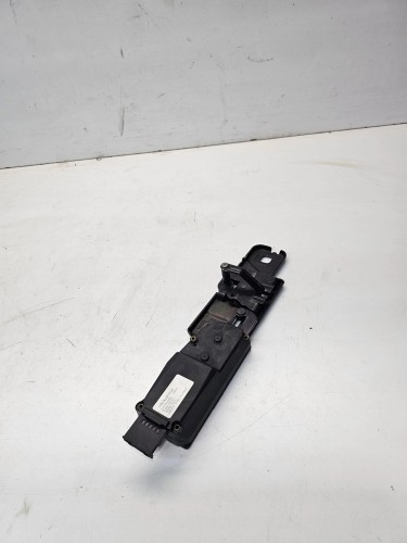 SIŁOWNIK DOCIĄG KLAPY TYŁ AUDI A4 A5 A6 A7 A8 Q5 4F9827383G