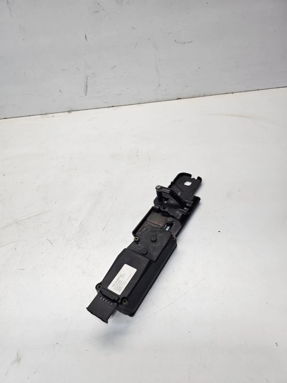 SIŁOWNIK DOCIĄG KLAPY TYŁ AUDI A4 A5 A6 A7 A8 Q5 4F9827383G