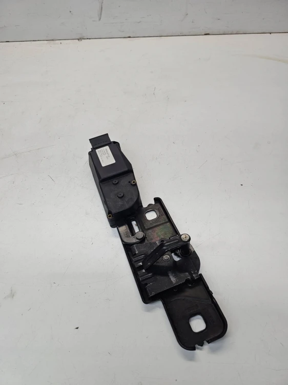 SIŁOWNIK DOCIĄG KLAPY TYŁ AUDI A4 A5 A6 A7 A8 Q5 4F9827383G