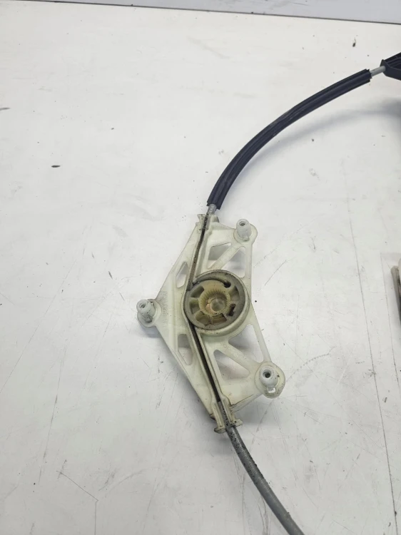 MECHANIZM PODNOSZENIA SZYBY PRAWY TYŁ AUDI A3 8V 8V4839462