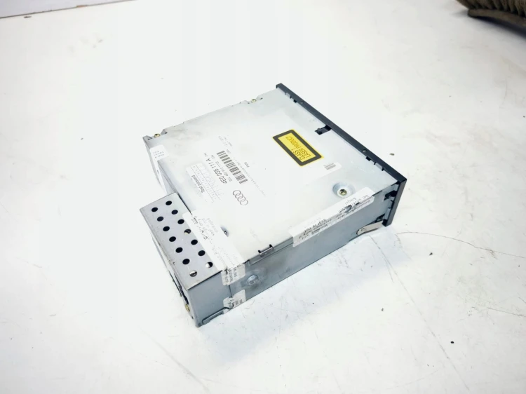 ZMIENIARKA CD AUDI A4 A6 A5 A8 4E0035111A 4E0910111D
