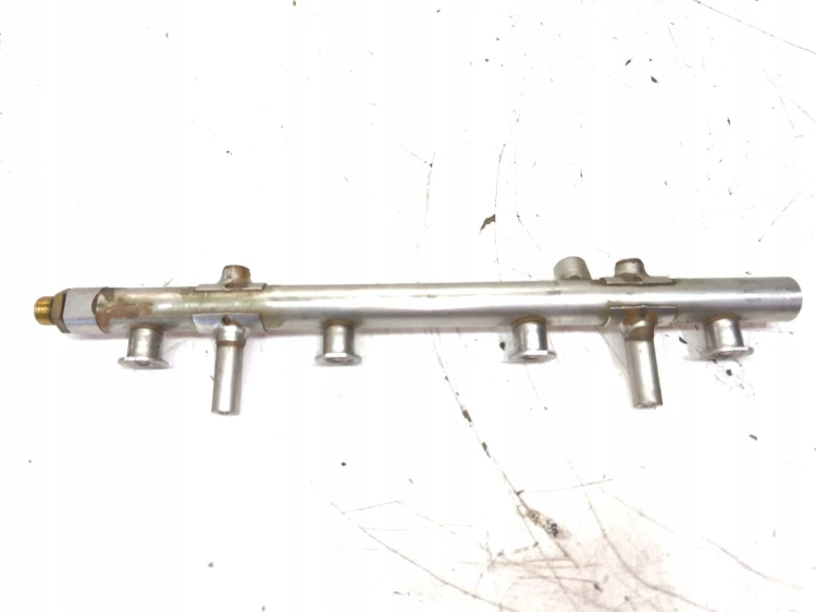 LISTWA WTRYSKOWA AUDI VOLKSWAGEN SEAT SKODA 1.8 TFSI TSI 06K133317C
