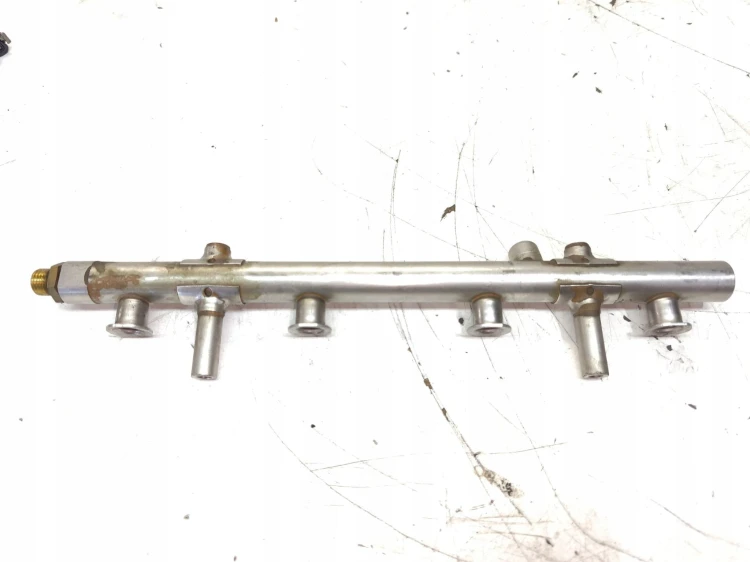 LISTWA WTRYSKOWA AUDI VOLKSWAGEN SEAT SKODA 1.8 TFSI TSI 06K133317C