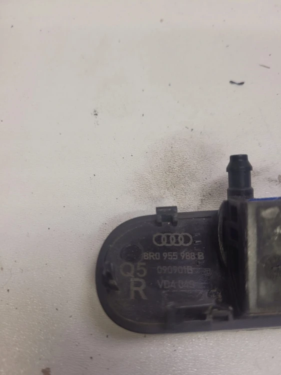 DYSZA SPRYSKIWACZA SPRYSK PRAWA AUDI Q5 8R0955988B