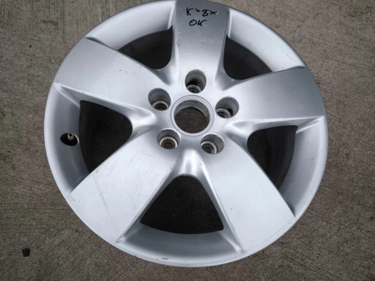 FELGA ALUMINIOWA AUDI A3 A4 A6 VW SKODA 7.0J R16 ET45 4B0601025AA K*8* OK