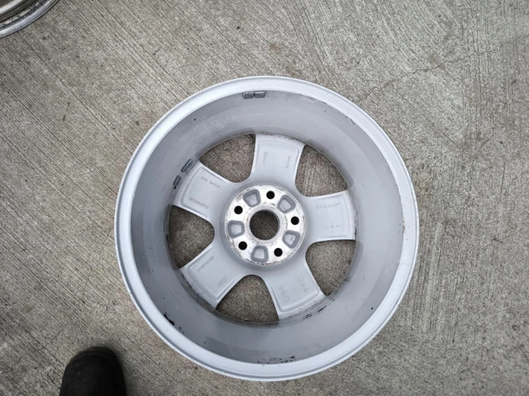 FELGA ALUMINIOWA AUDI A3 A4 A6 VW SKODA 7.0J R16 ET45 4B0601025AA K*8* OK