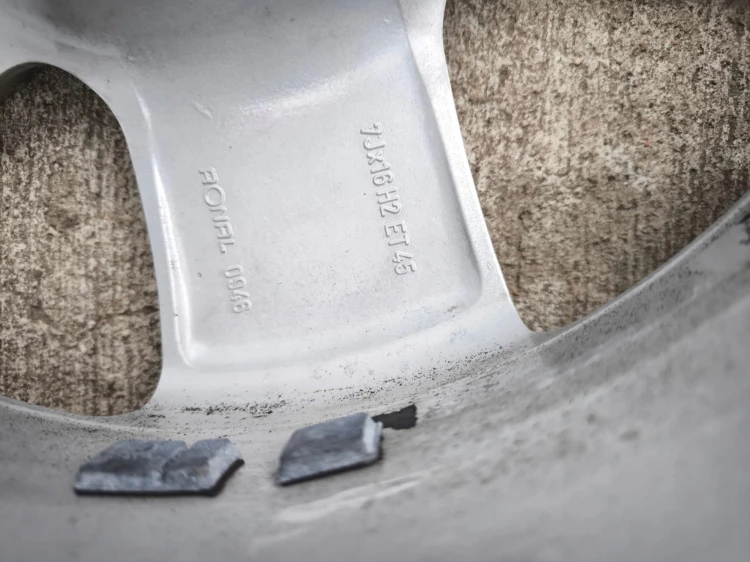 FELGA ALUMINIOWA AUDI A3 A4 A6 VW SKODA 7.0J R16 ET45 4B0601025AA K*8* OK