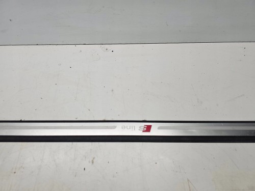 LISTWA PROGOWA LEWY PRAWY PRZÓD A1 8X 3-DRZWI 8X3853373B