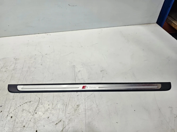 LISTWA PROGOWA LEWY PRAWY PRZÓD A1 8X 3-DRZWI 8X3853373B