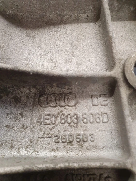 ŁAPA PODPORA SKRZYNI BIEGÓW AUDI A8 D3 4E0803806D