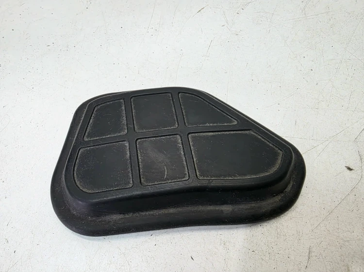 ZAŚLEPKA OSŁONA AMORTYZATORA LEWY PRZÓD AUDI A4 B8 A5 8T 8K0803593