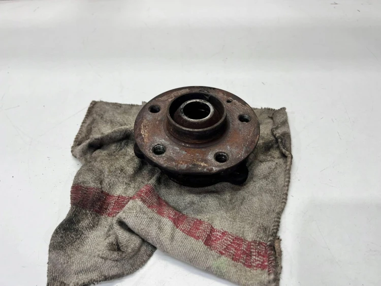 PIASTA ŁOŻYSKO PRZÓD AUDI A4 B8 A6 C7 8K0408615B