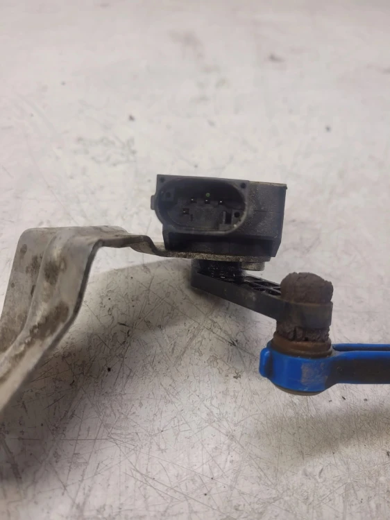 CZUJNIK POZIOMOWANIA ŚWIATEŁ AUDI A4 B7 8E0616571H