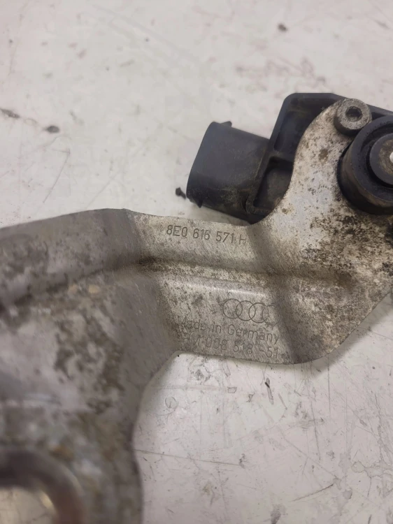 CZUJNIK POZIOMOWANIA ŚWIATEŁ AUDI A4 B7 8E0616571H