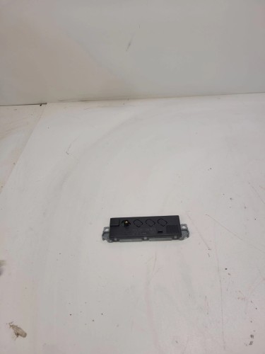WZMACNIACZ ANTENY AUDI A5 8T 8T0035225N