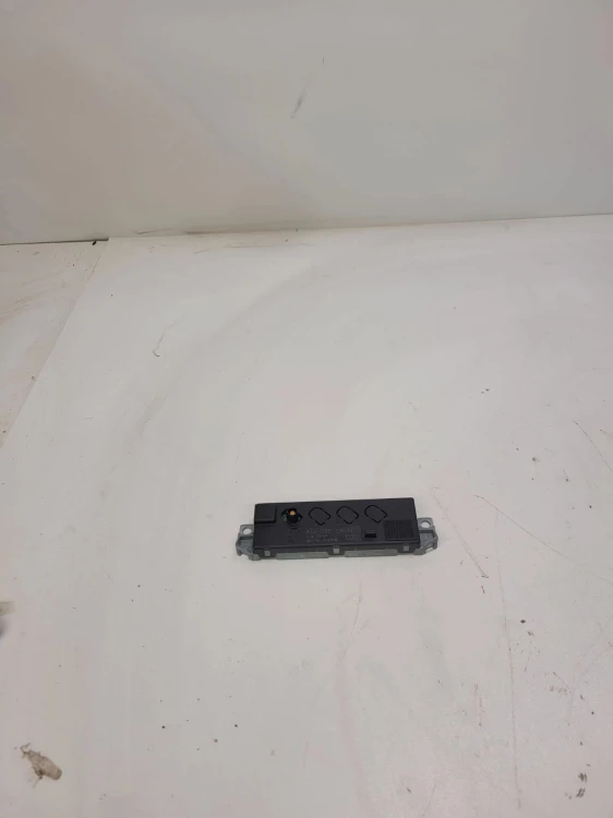 WZMACNIACZ ANTENY AUDI A5 8T 8T0035225N