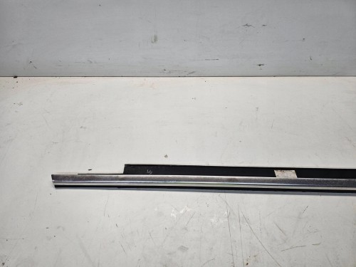 LISTWA CHROM SZYBY LEWY TYŁ AUDI A3 8V 5-DRZWI 8V4853763