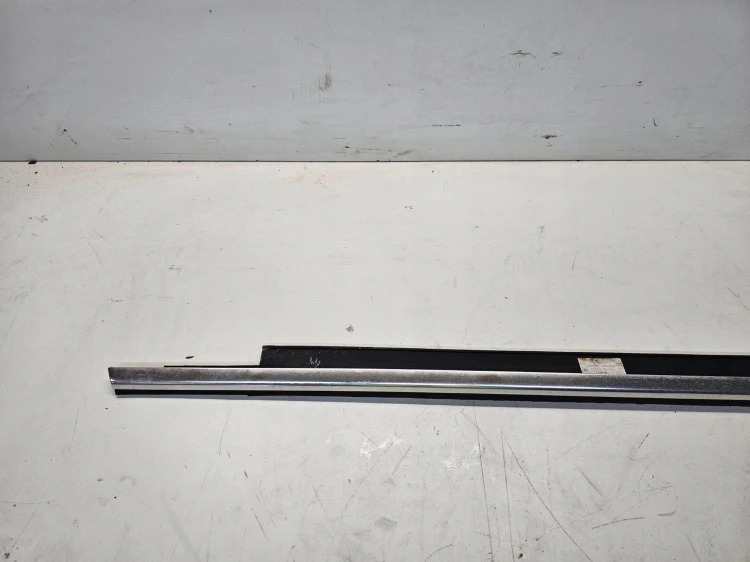 LISTWA CHROM SZYBY LEWY TYŁ AUDI A3 8V 5-DRZWI 8V4853763