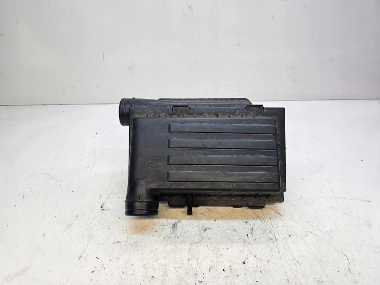 OBUDOWA FILTRA POWIETRZA AUDI A3 8V VOLKSWAGEN SEAT SKODA 04E129611H