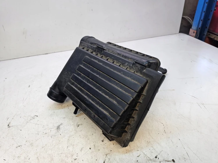 OBUDOWA FILTRA POWIETRZA AUDI A3 8V VOLKSWAGEN SEAT SKODA 04E129611H