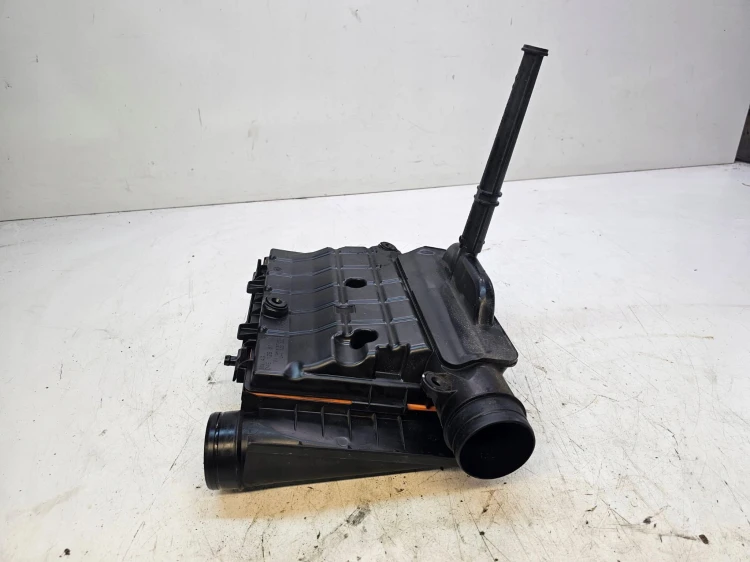 OBUDOWA FILTRA POWIETRZA AUDI A3 8V VOLKSWAGEN SEAT SKODA 04E129611H