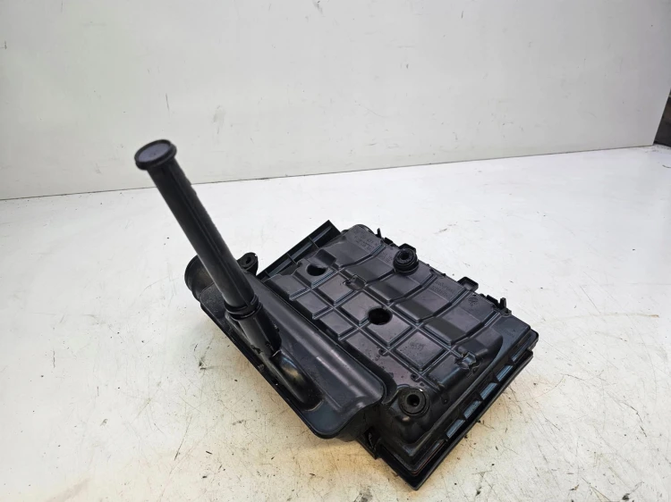 OBUDOWA FILTRA POWIETRZA AUDI A3 8V VOLKSWAGEN SEAT SKODA 04E129611H