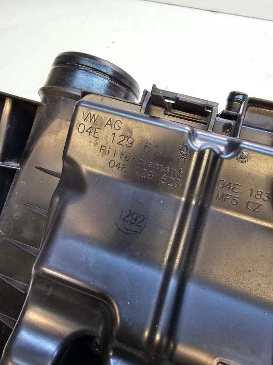 OBUDOWA FILTRA POWIETRZA AUDI A3 8V VOLKSWAGEN SEAT SKODA 04E129611H