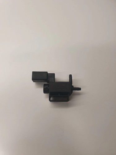CZUJNIK CIŚNIENIA AUDI A4 B8 A5 A8 037906283C