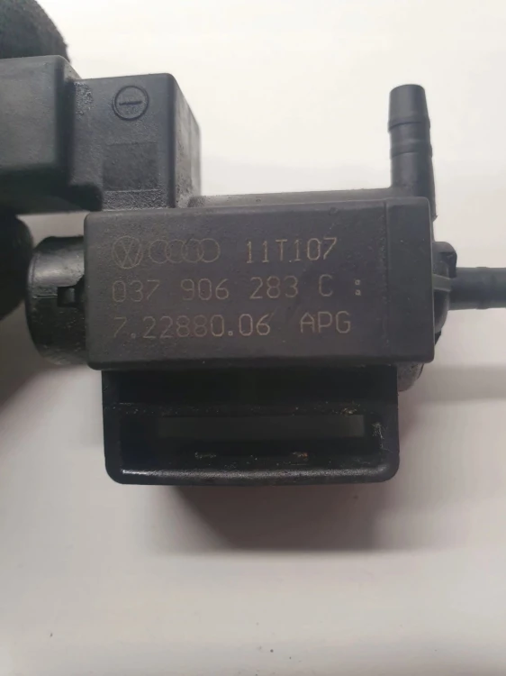 CZUJNIK CIŚNIENIA AUDI A4 B8 A5 A8 037906283C