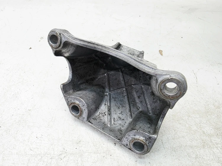 ŁAPA PODPORA MOCOWANIE SILNIKA PRAWA AUDI A4 B7 3.0 TDI 8E0199308AK