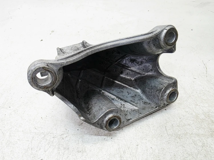 ŁAPA PODPORA MOCOWANIE SILNIKA PRAWA AUDI A4 B7 3.0 TDI 8E0199308AK