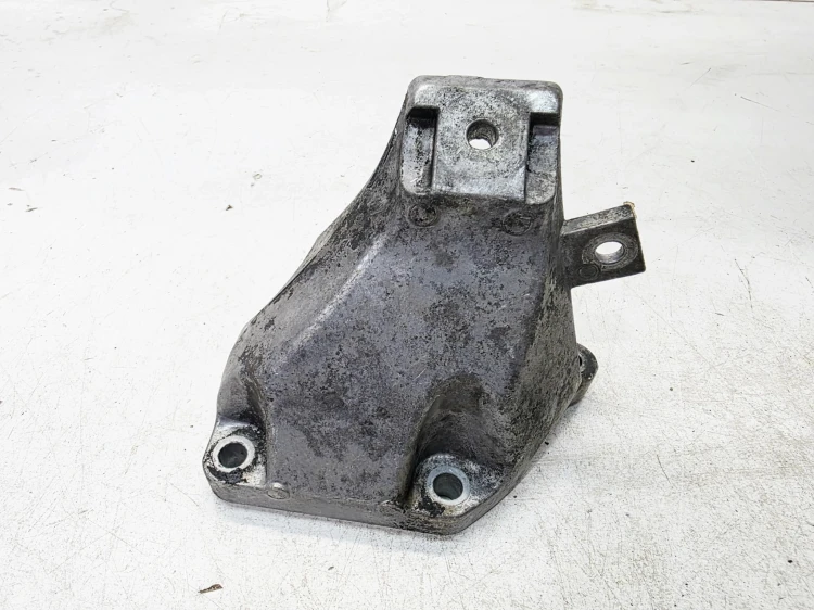 ŁAPA PODPORA MOCOWANIE SILNIKA PRAWA AUDI A4 B7 3.0 TDI 8E0199308AK