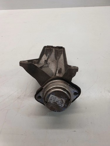 ŁAPA PODUSZKA SKRZYNI AUDI A4 B6 B7 8E0399151AP