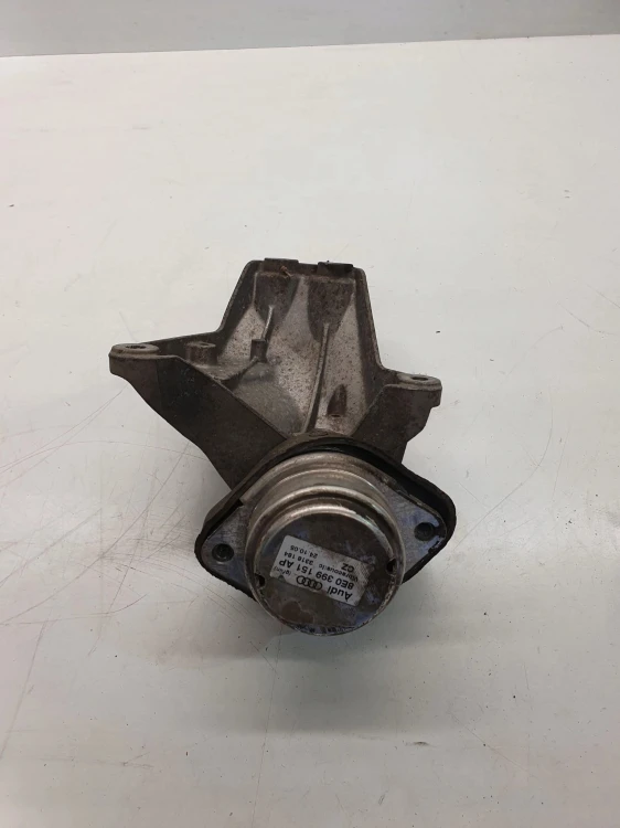 ŁAPA PODUSZKA SKRZYNI AUDI A4 B6 B7 8E0399151AP