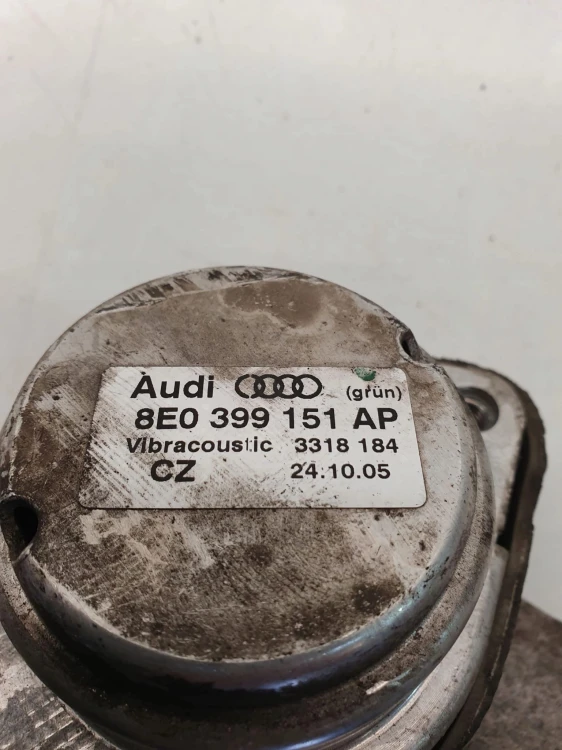 ŁAPA PODUSZKA SKRZYNI AUDI A4 B6 B7 8E0399151AP
